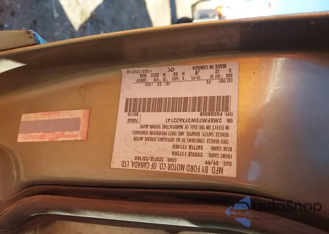 2000 Mercury Grand Marquis Ls z USA, uszkodzony, nr VIN 2MEFM75W3YX622141